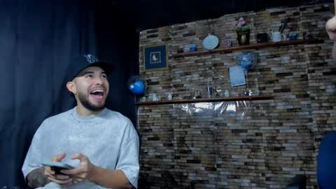 Snapshot of mia_and_vincentt chatting on 10-19-25, 05:19 Mia and vincentt model indepent online show from 10-19-25, 05:19