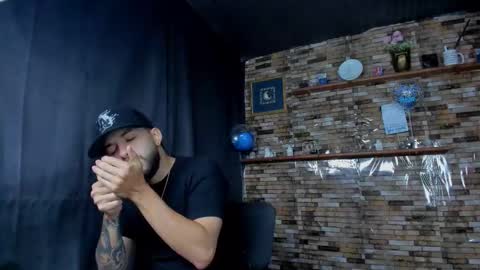 Snapshot of mia_and_vincentt chatting on 10-22-25, 04:02 Mia and vincentt model indepent online show from 10-22-25, 04:02