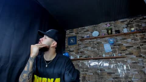 Snapshot of mia_and_vincentt chatting on 10-25-25, 02:41 Mia and vincentt model indepent online show from 10-25-25, 02:41