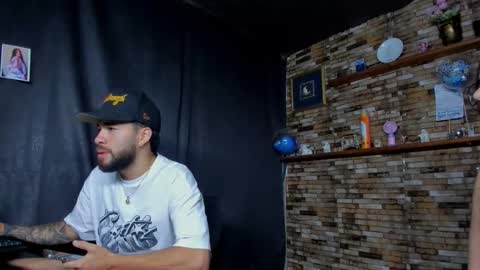 Snapshot of mia_and_vincentt chatting on 10-28-25, 05:00 Mia and vincentt model indepent online show from 10-28-25, 05:00