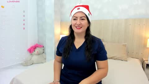 Mia Aristizabal online show from 12-21-25, 11:39