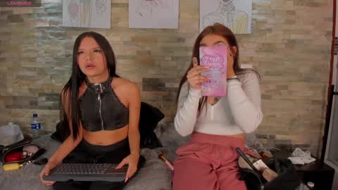 Mia online show from 12-12-24, 12:01