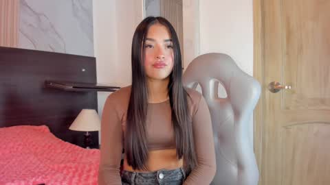 Mia online show from 02-08-25, 12:17