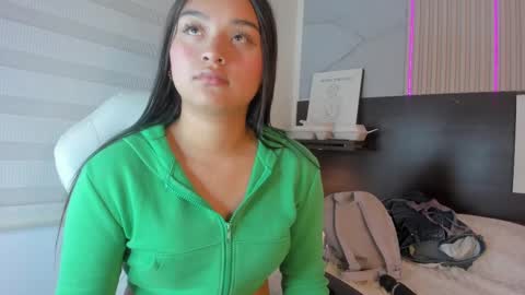Mia online show from 02-20-25, 10:48