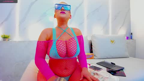 Snapshot of mia_becke chatting on 12-29-24, 11:40 Mia online show from 12-29-24, 11:40