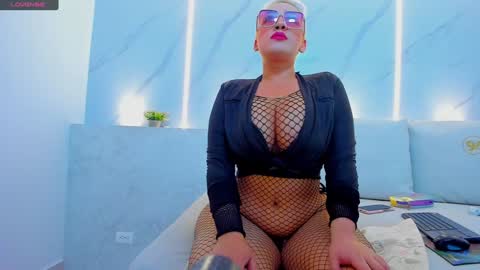 Snapshot of mia_becke chatting on 12-30-24, 11:59 Mia online show from 12-30-24, 11:59