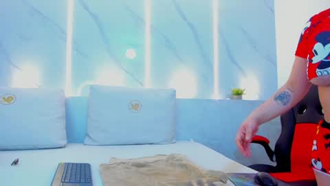 Snapshot of mia_becke chatting on 01-27-25, 11:00 Mia online show from 01-27-25, 11:00