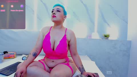 Snapshot of mia_becke chatting on 01-31-25, 11:56 Mia online show from 01-31-25, 11:56