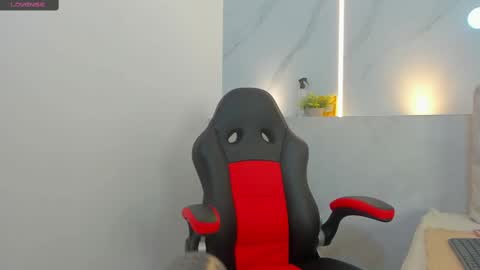 Snapshot of mia_becke chatting on 02-20-25, 11:31 Mia online show from 02-20-25, 11:31