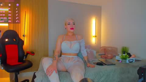 Snapshot of mia_becke chatting on 10-03-25, 11:51 Mia online show from 10-03-25, 11:51