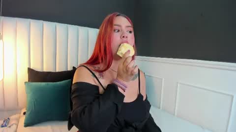 Snapshot of mia_blumm_ chatting on 06-26-26, 04:33 Mia online show from 06-26-26, 04:33