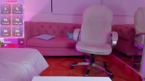 Snapshot of mia_bonneett chatting on 01-22-25, 11:43 online show from 01-22-25, 11:43