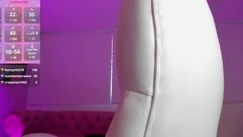 Snapshot of mia_bonneett chatting on 02-20-25, 10:59 online show from 02-20-25, 10:59