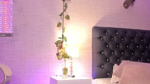 Snapshot of mia_bonneett chatting on 03-07-25, 11:27 online show from 03-07-25, 11:27