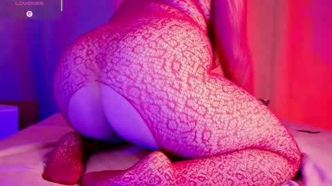Snapshot of mia_bonneett chatting on 09-20-25, 02:45 online show from 09-20-25, 02:45