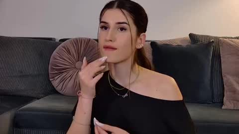 Freya Allen online show from 03-15-26, 07:53