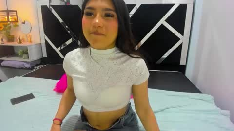 Snapshot of mia_casttellanos chatting on 11-03-25, 08:32  Mia  online show from 11-03-25, 08:32