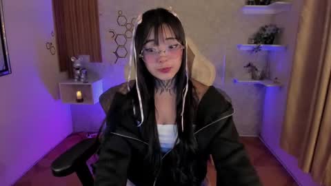 Mia online show from 09-21-25, 07:32