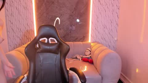 Snapshot of mia_collins_b chatting on 11-14-25, 01:10 mia_collins_b online show from 11-14-25, 01:10