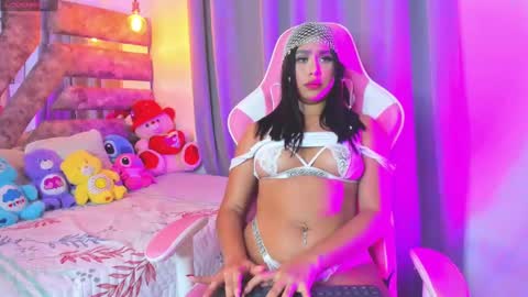 Mia online show from 01-26-25, 06:59