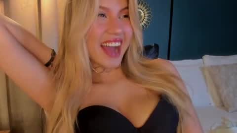 Snapshot of mia_curry chatting on 06-30-26, 07:15 M I A online show from 06-30-26, 07:15