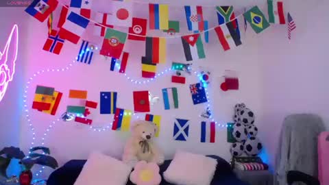 Snapshot of mia_cute_girl chatting on 06-27-26, 11:59 mia_cute_girl online show from 06-27-26, 11:59