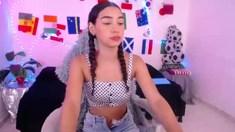 Snapshot of mia_cute_girl chatting on 06-29-26, 06:08 mia_cute_girl online show from 06-29-26, 06:08