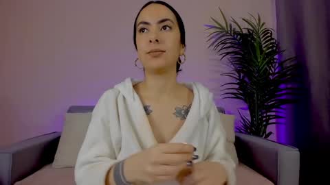 Sarah Luna online show from 04-30-26, 12:11