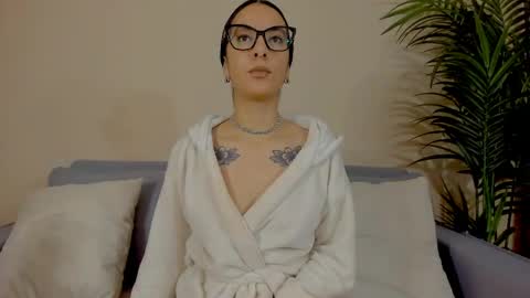 Sarah Luna online show from 05-10-26, 12:54