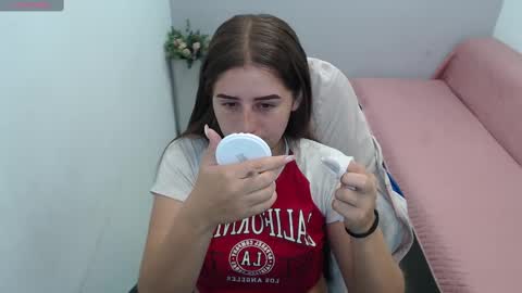 Mia online show from 09-12-25, 01:55