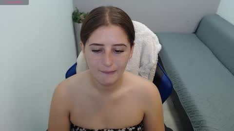 Mia online show from 09-25-25, 01:26