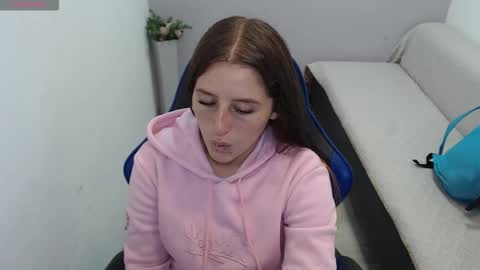 Mia online show from 11-04-25, 01:21