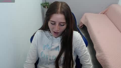 Mia online show from 02-06-26, 01:25