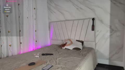 mia elan online show from 11-21-25, 10:08