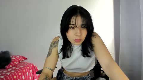 Mia online show from 03-03-25, 03:31