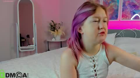 Mia online show from 09-22-25, 02:35