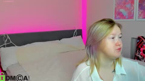 Mia online show from 10-13-25, 02:44