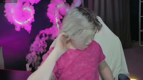 Mia online show from 05-03-26, 03:01