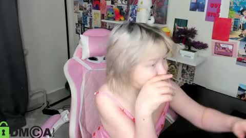 Mia online show from 05-05-26, 03:03