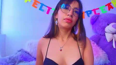 Mia flames online show from 11-25-25, 09:37