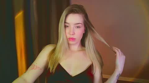 Mia online show from 01-08-25, 05:59