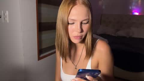 mia_floo online show from 11-10-25, 02:27