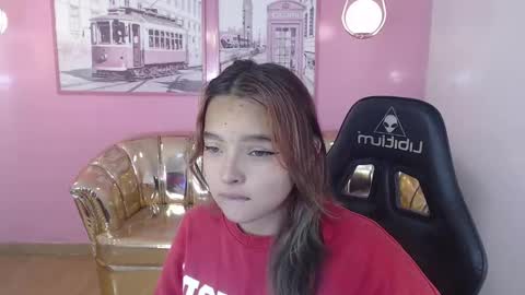 Snapshot of mia_foster_t chatting on 10-05-25, 12:36 Mia online show from 10-05-25, 12:36