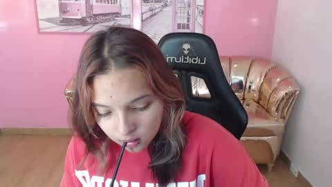 Snapshot of mia_foster_t chatting on 10-06-25, 12:35 Mia online show from 10-06-25, 12:35