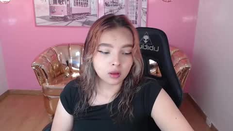 Snapshot of mia_foster_t chatting on 10-07-25, 12:35 Mia online show from 10-07-25, 12:35