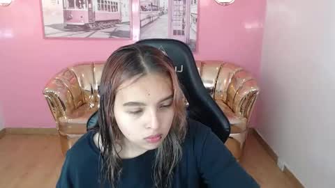 Snapshot of mia_foster_t chatting on 10-12-25, 12:37 Mia online show from 10-12-25, 12:37