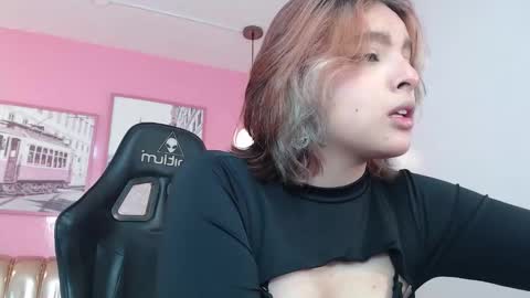 Snapshot of mia_foster_t chatting on 10-23-25, 12:48 Mia online show from 10-23-25, 12:48