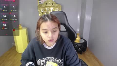 Snapshot of mia_foster_t chatting on 10-26-25, 12:44 Mia online show from 10-26-25, 12:44