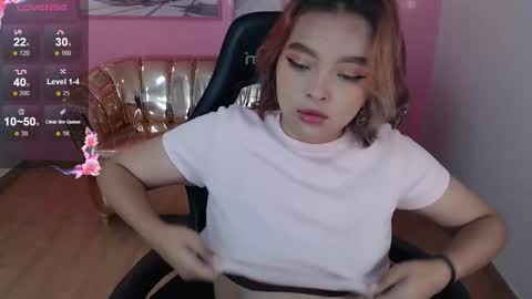 Snapshot of mia_foster_t chatting on 10-28-25, 12:30 Mia online show from 10-28-25, 12:30