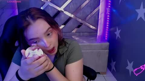 Mia online show from 05-11-26, 01:17